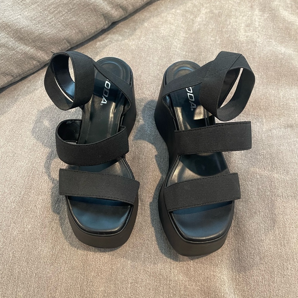 Moda Black Platform Sandals